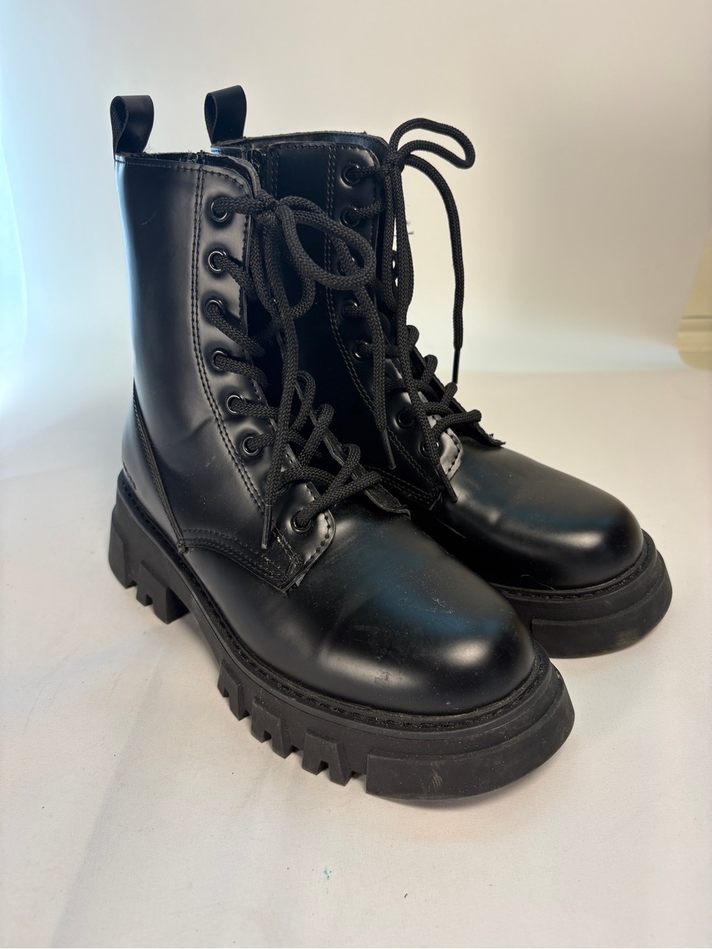 Levi's Women's Giselle 2 Neo Black Lug Sole Lace-Up Combat Boots